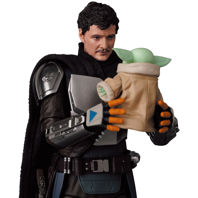 MAFEX No.200 The Mandalorian Action Figure (Version 2.0) Star Wars